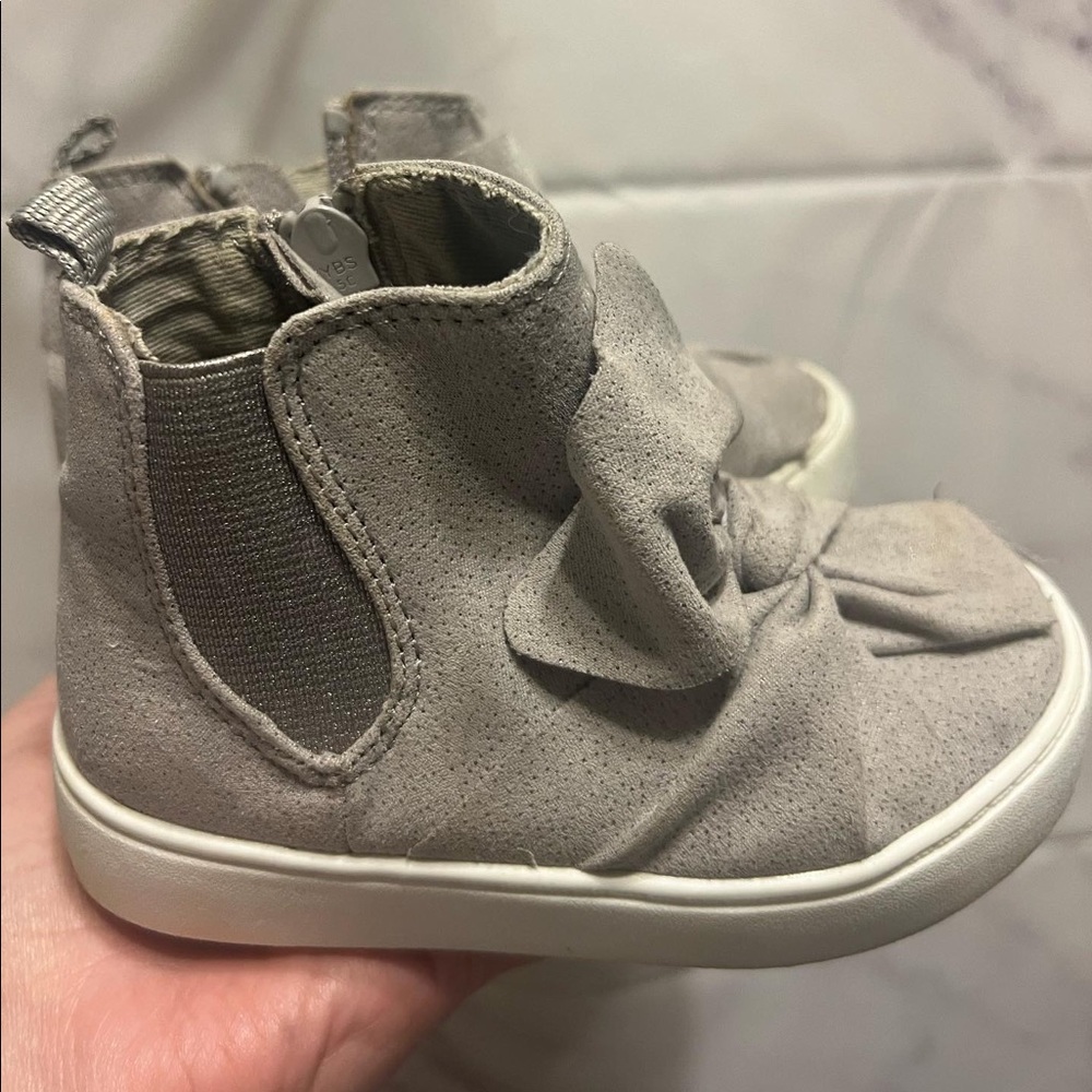 Grey cat and Jack high tops